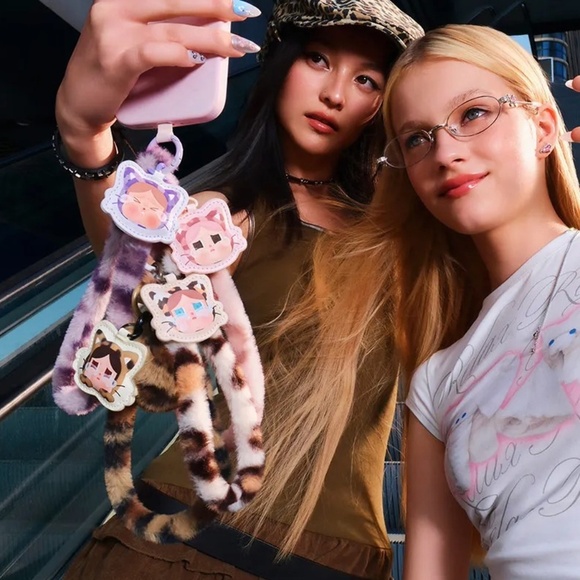 [NEW] POP MART CRYBABY Wild but Cutie Phone Charm Blind Box - Picture 9 of 11